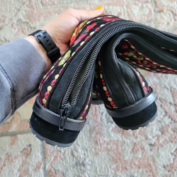 Warren Edwards Embroidered Floral Boots NWOT - Picture 5 of 11